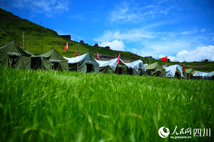 龍爾甲鄉(xiāng)二茶村集中安置點。陳瀟洋攝