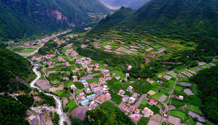 理縣鄉(xiāng)村美景。理縣融媒體中心供圖