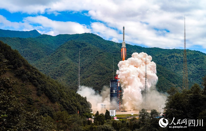 被譽(yù)為“北斗母港”的西昌衛(wèi)星中心，位于位冕寧縣澤遠(yuǎn)鎮(zhèn)。胡小平攝