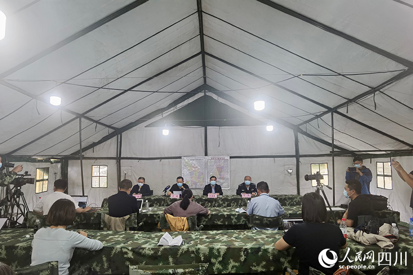 “9·5”四川瀘定6.8級地震第二場新聞發(fā)布會現(xiàn)場。人民網(wǎng) 王洪江攝