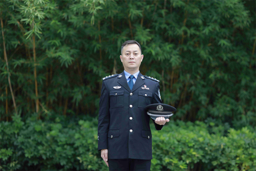 資陽(yáng)市公安局雁江區(qū)分局治安管理大隊(duì)副大隊(duì)長(zhǎng)、一級(jí)警督王科力。資陽(yáng)市公安局雁江區(qū)分局供圖