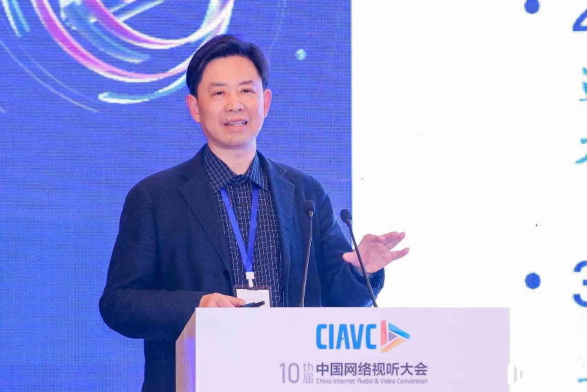 重慶大學(xué)新聞學(xué)院院長(zhǎng)、重慶大學(xué)數(shù)字媒體與傳播研究院主任董天策。主辦方供圖