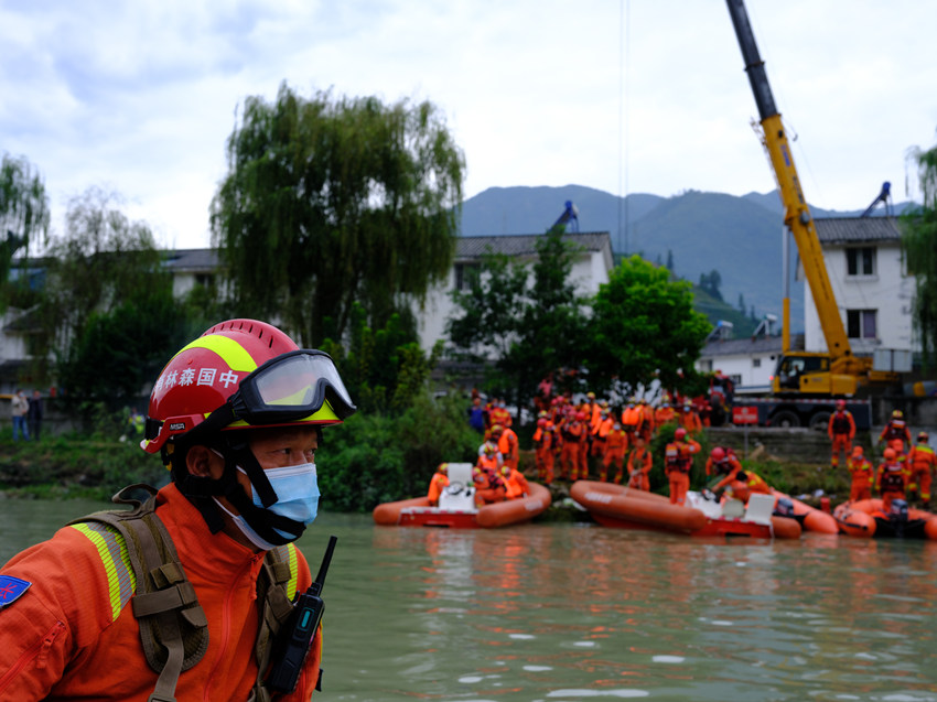 高吉永和戰(zhàn)友們在瀘定抗震救災(zāi)。四川省森林消防總隊(duì)