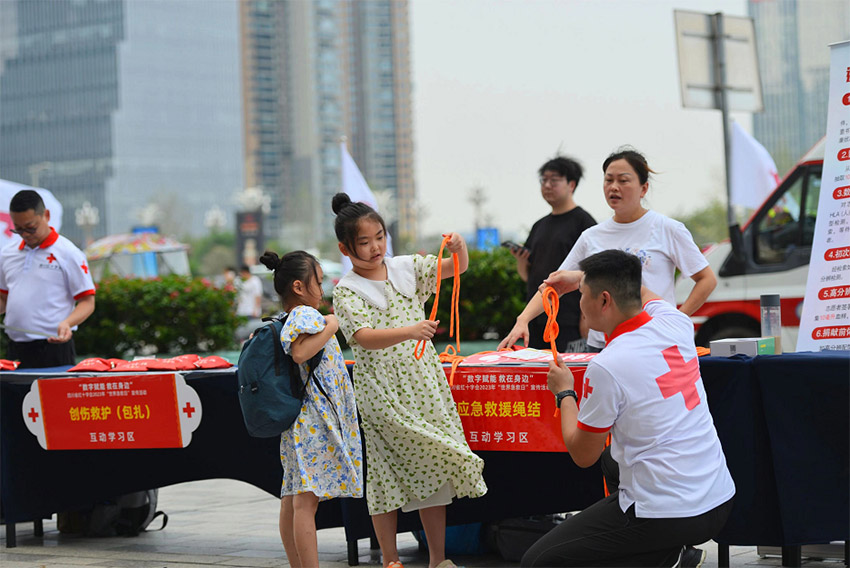 應(yīng)急救援結(jié)繩互動(dòng)學(xué)習(xí)區(qū)。四川省紅十字會(huì)供圖