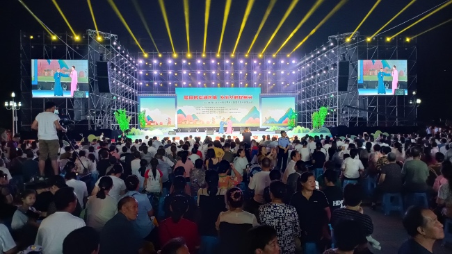 四川省農(nóng)村移風(fēng)易俗主題宣傳集中展演活動(dòng)在宜賓舉行。宜賓市市文明辦供圖