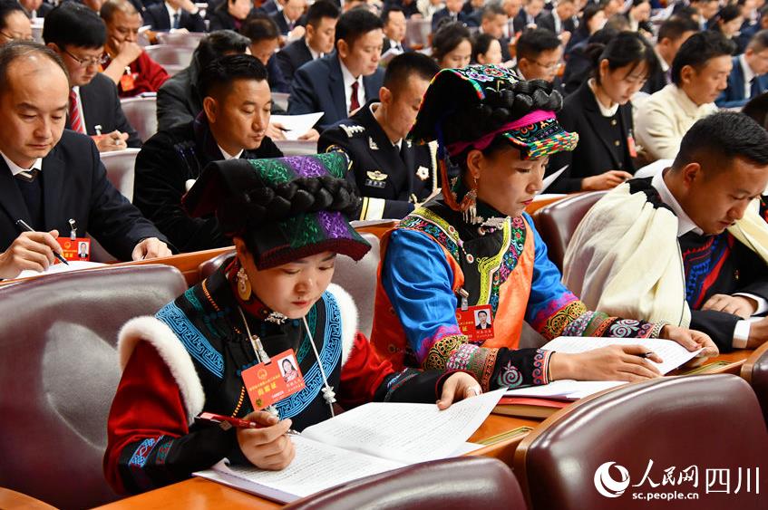 四川省第十四屆人民代表大會(huì)第二次會(huì)議開(kāi)幕會(huì)現(xiàn)場(chǎng)