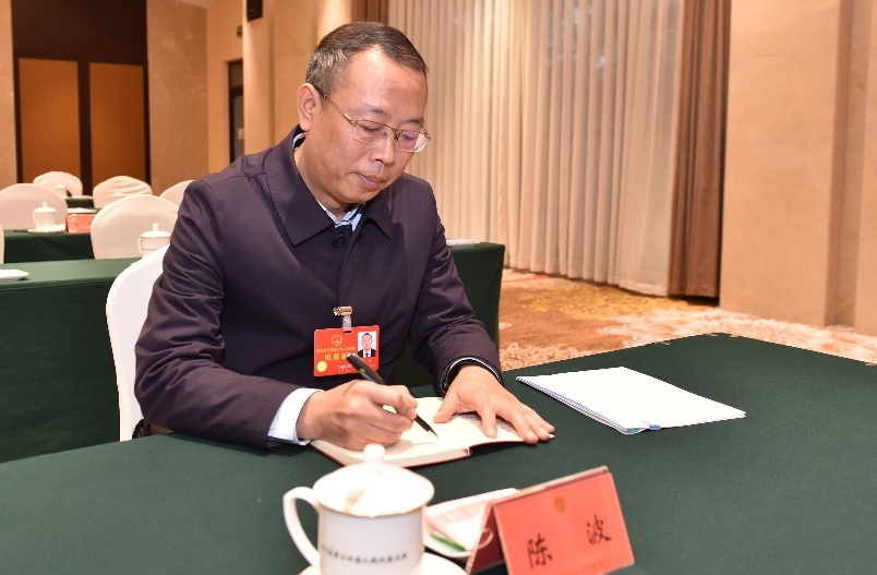 省人大代表陳波：加大對(duì)欠發(fā)達(dá)地區(qū)支持力度要深入開(kāi)展城市有機(jī)更新工作，實(shí)施縣城“精修細(xì)補(bǔ)十項(xiàng)民生工程”，大力推進(jìn)城市老舊管網(wǎng)更新改造，務(wù)實(shí)推進(jìn)海綿城市建設(shè)。