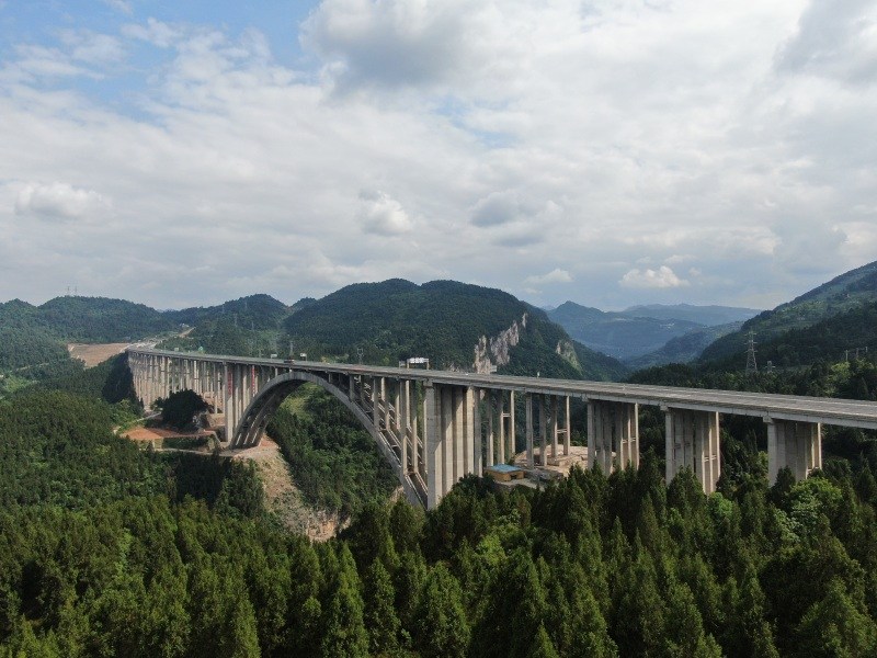 古金高速水落河特大橋。四川路橋集團供圖