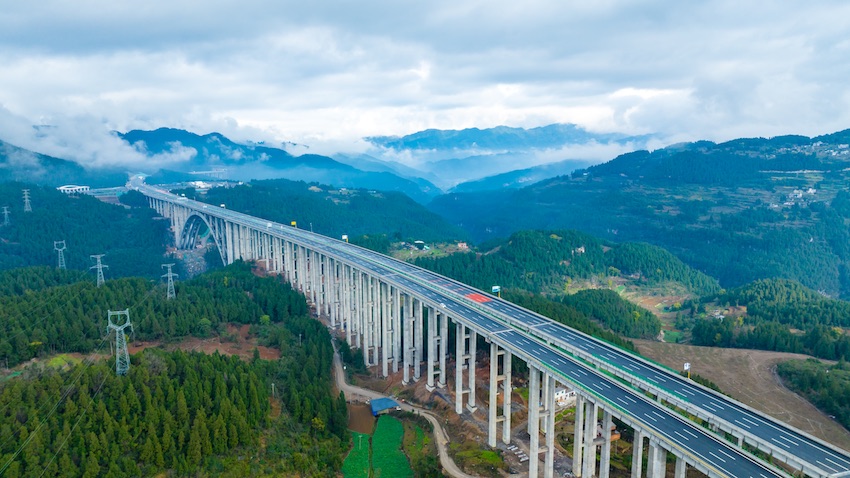 古金高速水落河特大橋。蜀道集團供圖