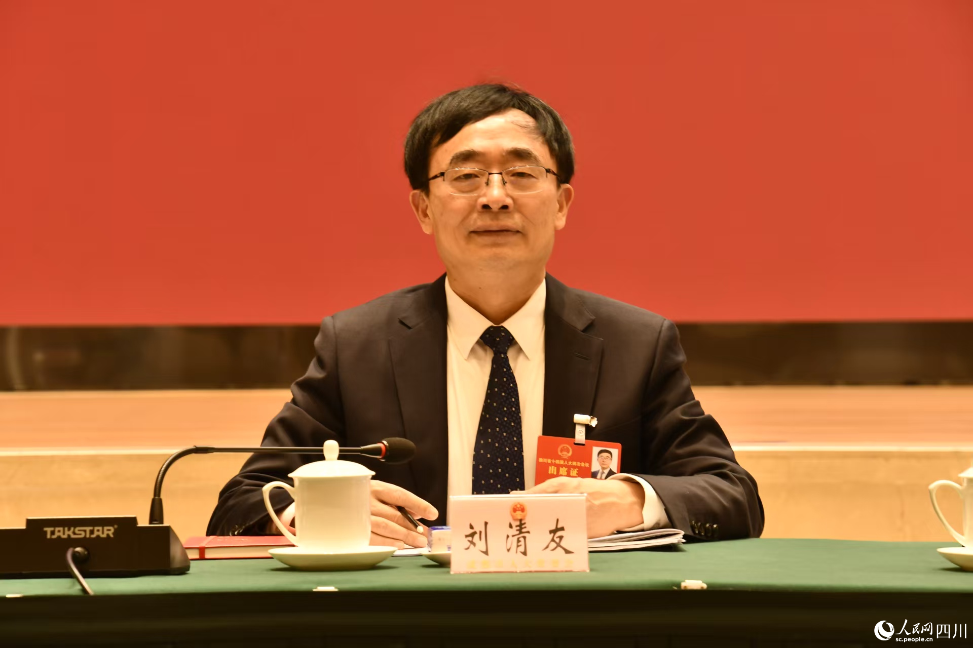 四川省人大代表、成都理工大學(xué)黨委書記劉清友。人民網(wǎng)記者 張玉琳攝
