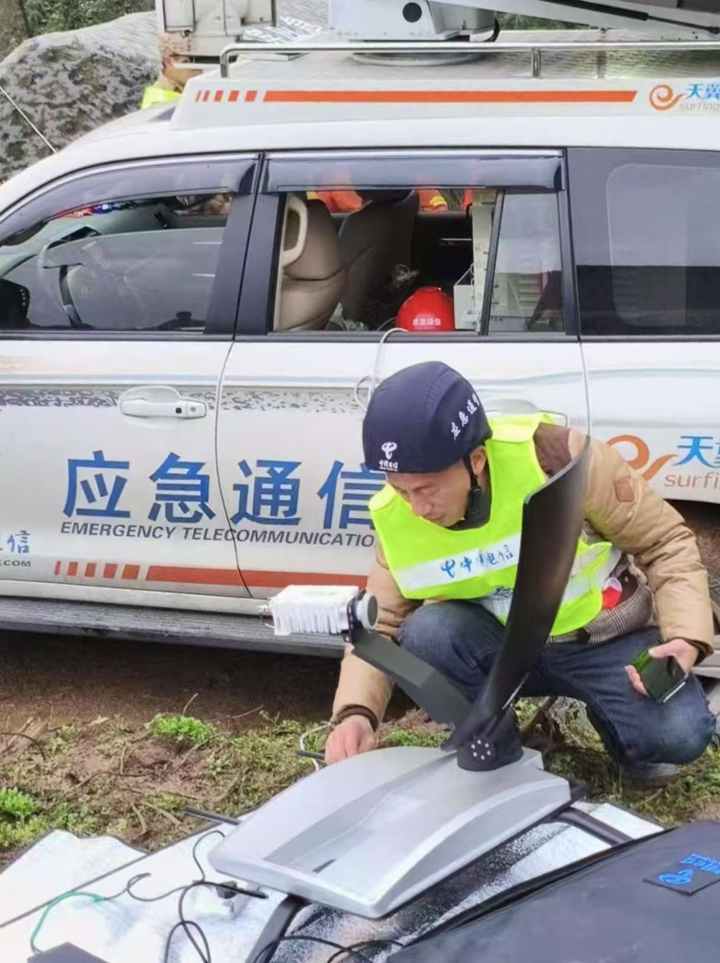 中國電信全力保障搶險救援。中國電信四川分公司供圖