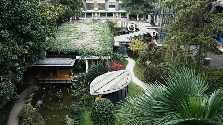 花園島·文創(chuàng)園區(qū)回廊。成都城投俠客島供圖