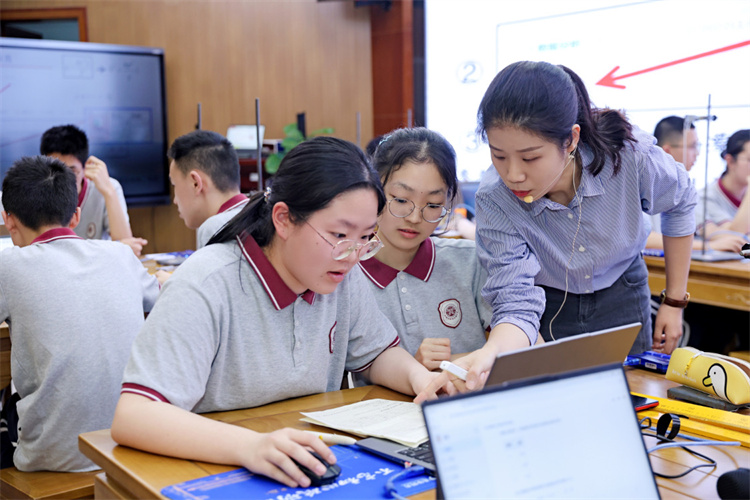 學(xué)生從AI的角度探討所學(xué)內(nèi)容。