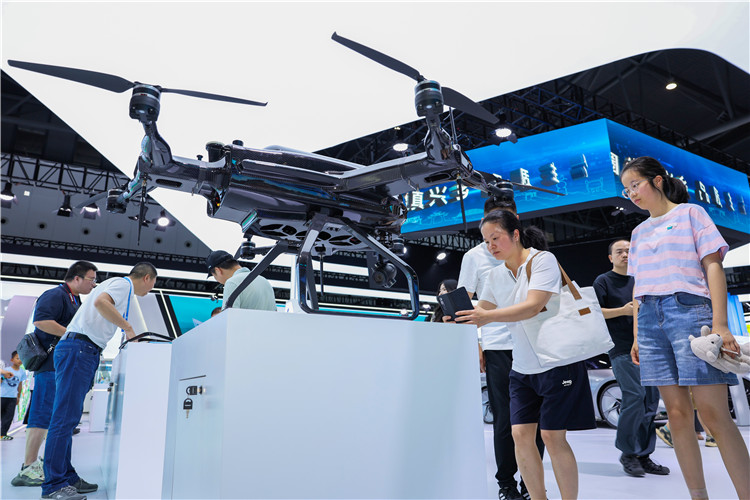 廣安展館上展示的無人機(jī)?？到?jǐn)z