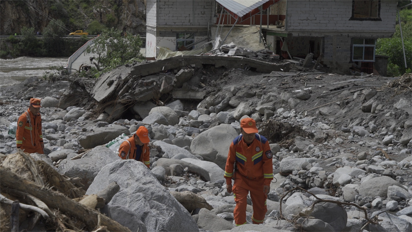 救援現(xiàn)場。丹巴融媒體中心供圖
