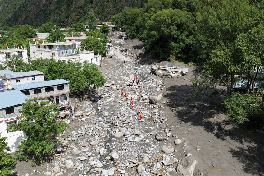 救援現(xiàn)場。丹巴融媒體中心供圖