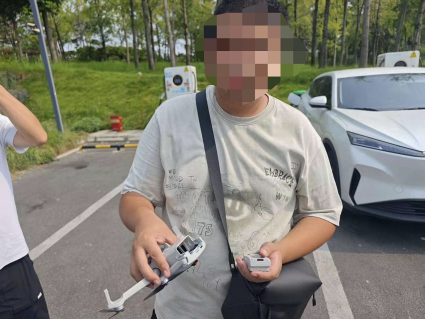 林某在天府大道南二段附近施飛無人機(jī)被處罰。成都市公安局供圖