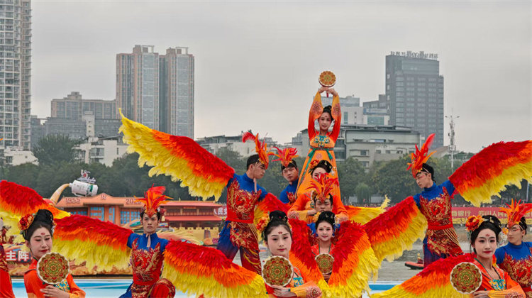 傳統(tǒng)舞蹈表演。陳亞川供圖