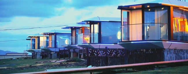 “尋秘色達·野奢營地”休息區(qū)的太空艙。色達縣委宣傳部供圖