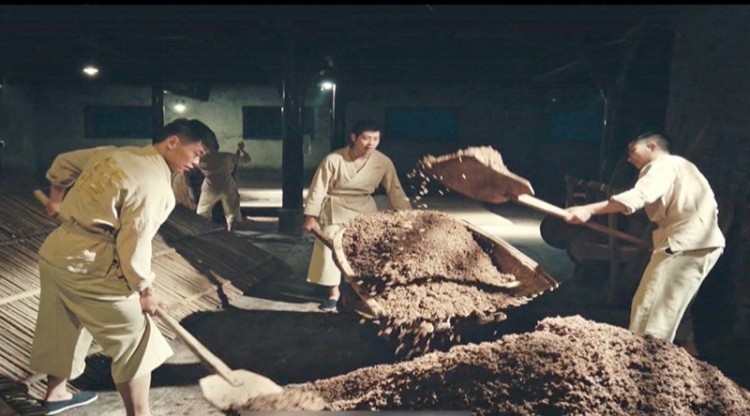 東圣酒業(yè)釀造車間。綿竹市融媒體中心供圖