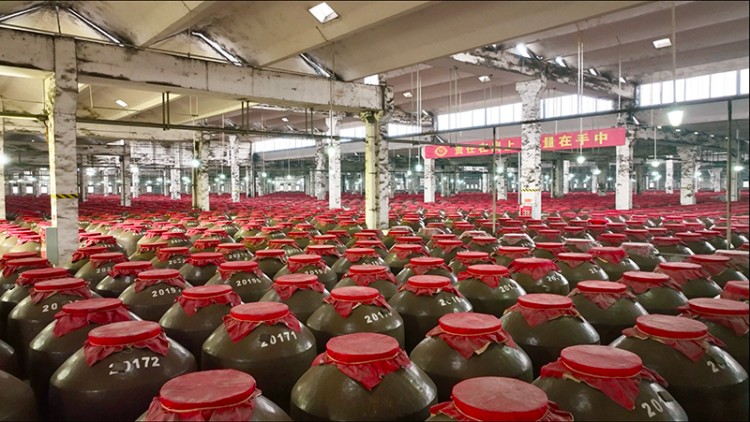 綿竹酒企儲(chǔ)酒車間。綿竹市融媒體中心供圖