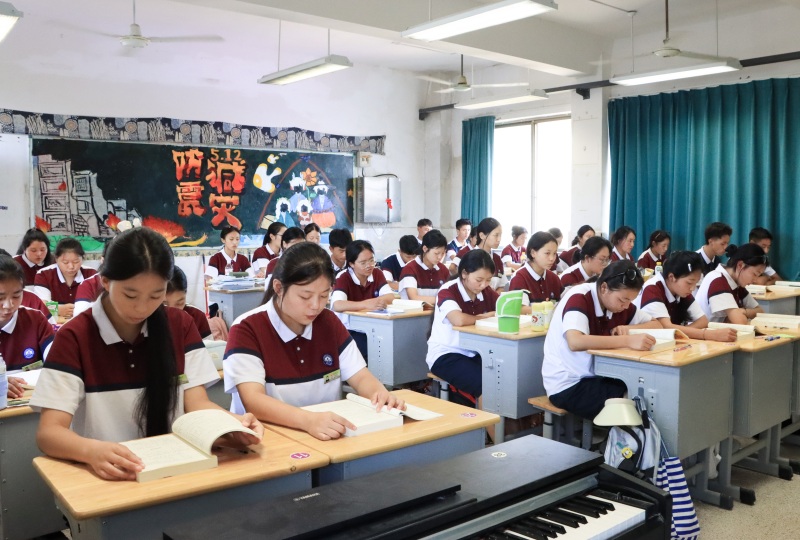 浙甘班幼兒保育專業(yè)的聲樂課。婺城區(qū)援派道孚縣工作分隊供圖